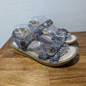 Vienna Aztec Dottie Sandal women size 39 multi‎ color